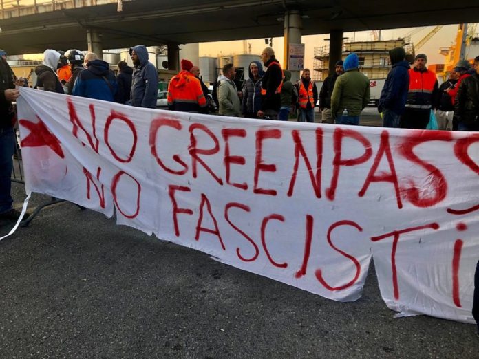 a-genova-monta-la-protesta:-“no-green-pass-e-no-fascisti”