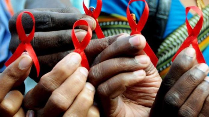 lo-studio-onu-su-hiv/aids:-per-un-bambino-su-due-niente-farmaci