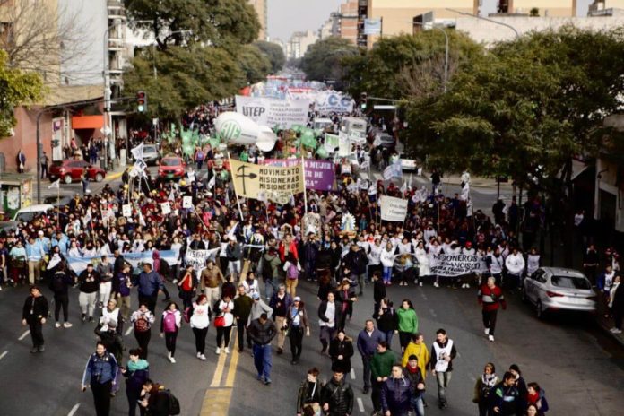in-argentina-movimenti-in-piazza-per-il-&#8216;ministero-per-l&#8217;economia-informale&#8217;